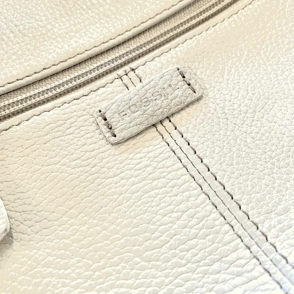 Fossil leather purse in cream - Picture 3 of 3